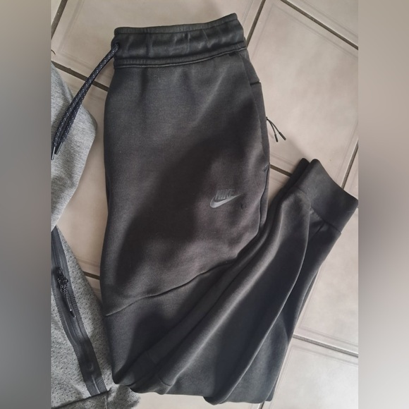 Nike Tech Tracksuit - Picture 3 of 5